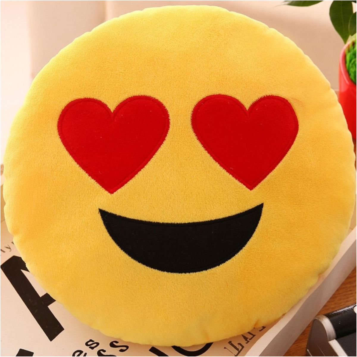 Round Smiley - Pillow (assorted)